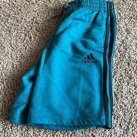 Adidas fleece shorts - Picture 2 of 2